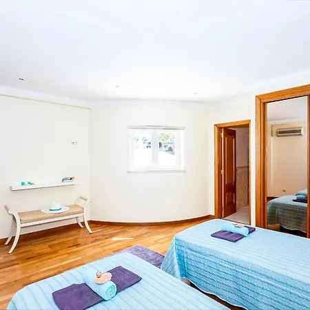 Samoa - Moradia Com Piscina Aquecivel E Bbq Em * Albufeira