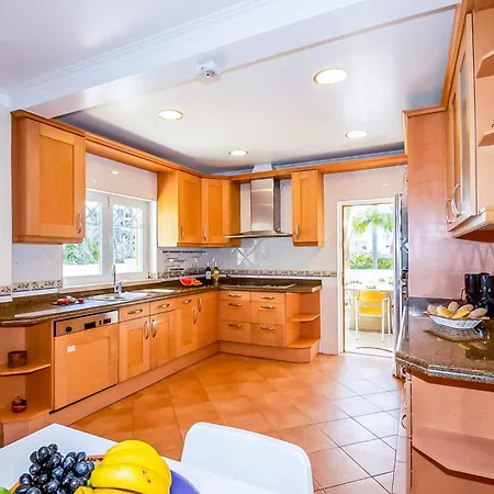 Villa Samoa - Moradia Com Piscina Aquecivel E Bbq Em *